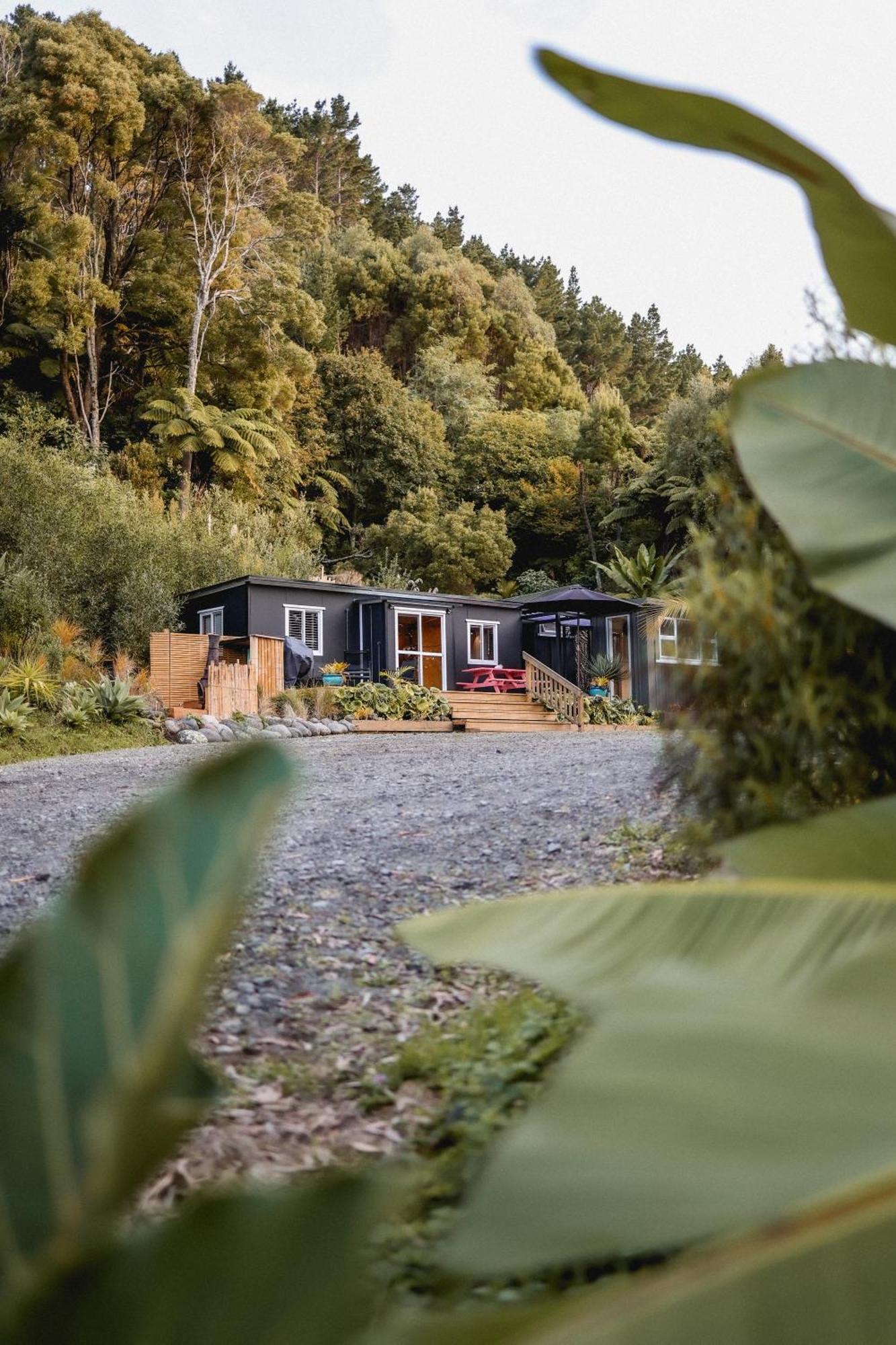 Kaitake Kabana - Unique, Off-Grid, Studio Retreat Oakura エクステリア 写真